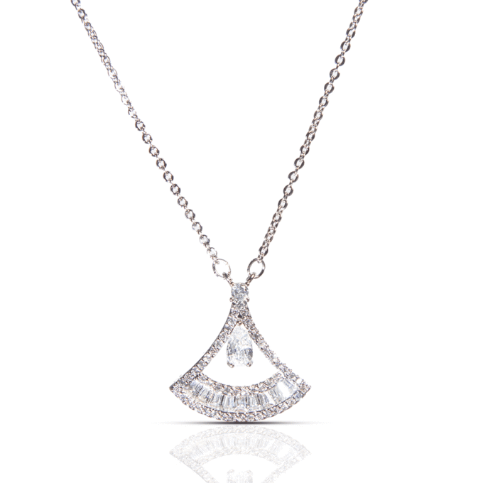 Female Beating Heart Skirt Pendant Collarbone Chain