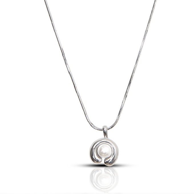 Fashionable Faux Pearl Charm Sterling Silver Plated Necklace