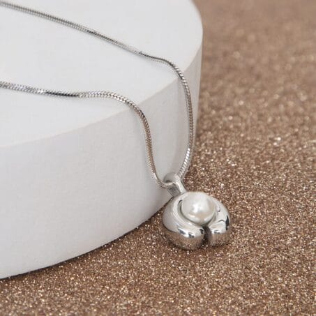 Fashionable Faux Pearl Charm Sterling Silver Plated Necklace